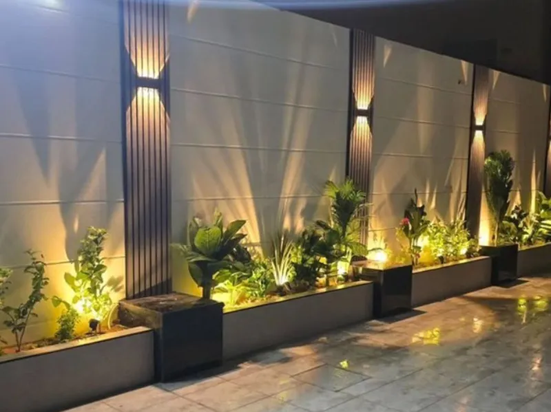 پرسلان رنگ خاکستری برای دیوار حیاط