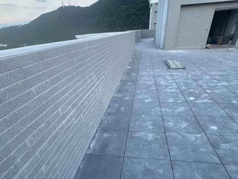 سرامیک سرمه ای و خاکستری برای تراس